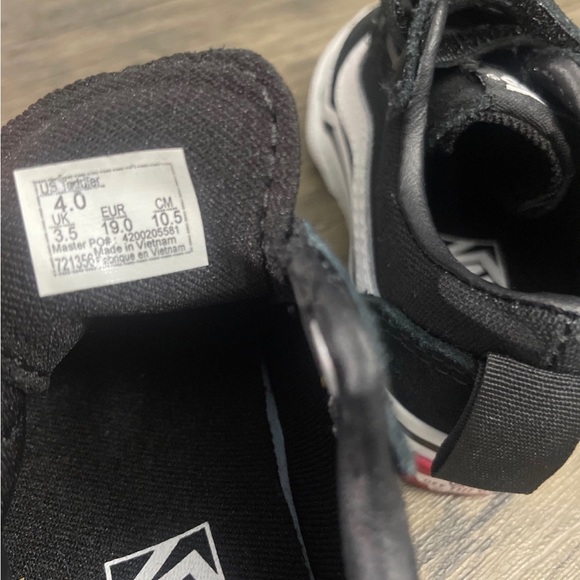 Vans - Picture 5 of 5